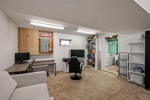 31 Costello Dr, Winnipeg, MB 