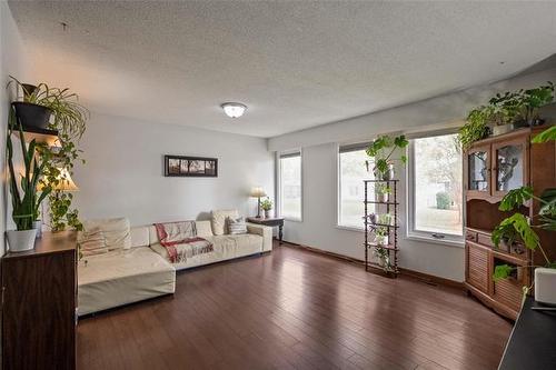 31 Costello Dr, Winnipeg, MB 