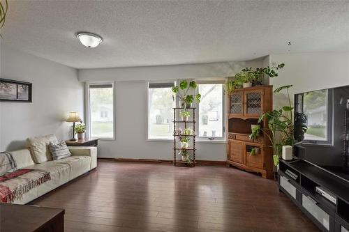 31 Costello Dr, Winnipeg, MB 