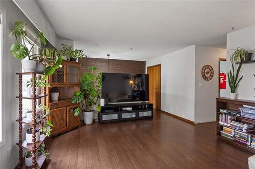 31 Costello Dr, Winnipeg, MB 
