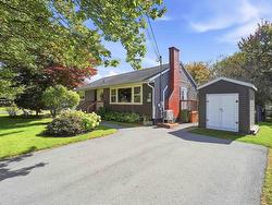 13 Elizabeth Street  Dartmouth, NS B2W 2T4