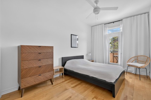 2217 Av. du Mont-Royal E. , Montréal (Le Plateau-Mont-Royal), QC H2H 1K5 5