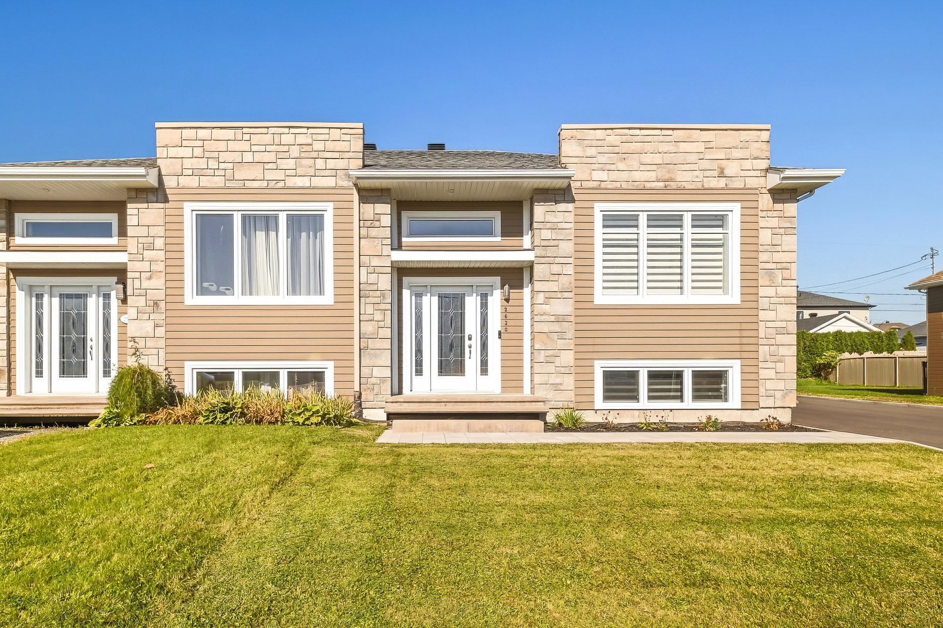 2620 Rue Taschereau — photo 1