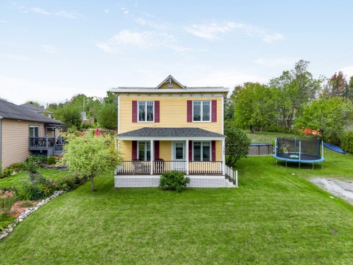 1705 Rue St-Patrice E.  Magog, QC J1X 3W5