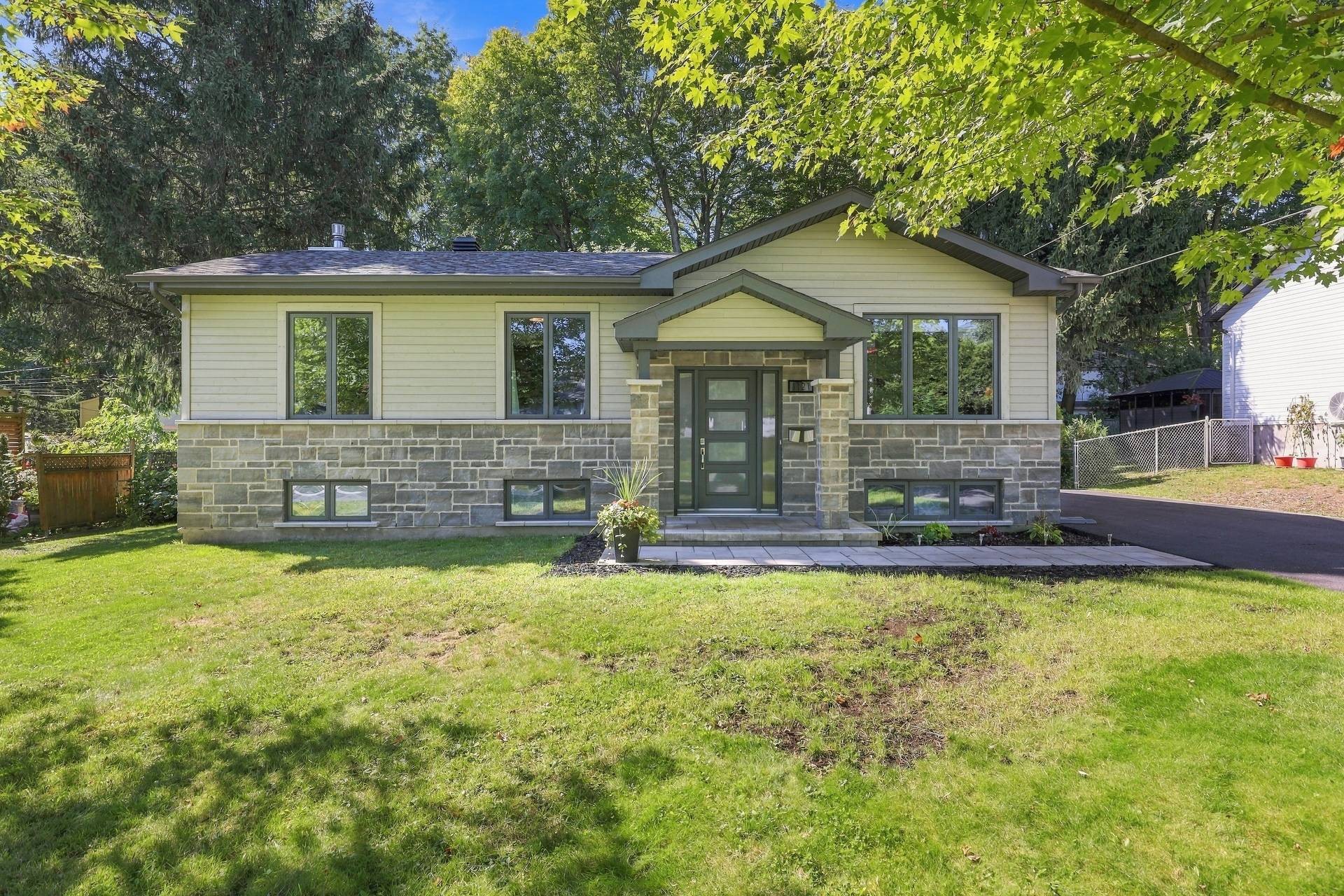 1121 Rue Renoir — photo 1