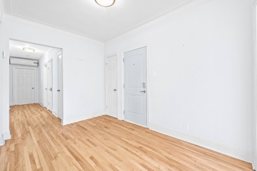 4942 Av. Dornal , Montréal (Côte-des-Neiges/Notre-Dame-de-Grâce), QC H3W 1W2 5