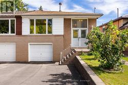 44 ELISE TERRACE  Toronto, ON M2R 2X1