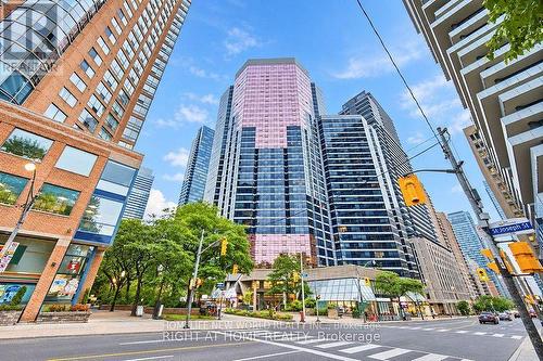 617 - 1001 BAY STREET , Toronto, Ontario M5S 3A6 2