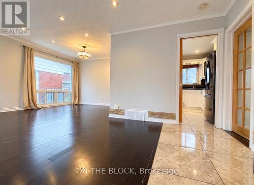 6 LAXFORD AVENUE , Toronto, Ontario M1R 1M6 2