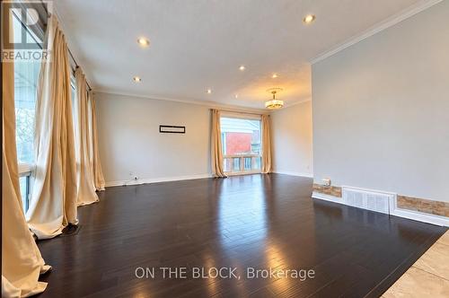 6 LAXFORD AVENUE , Toronto, Ontario M1R 1M6 3