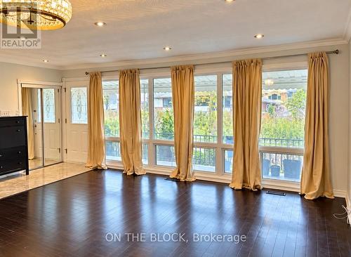 6 LAXFORD AVENUE , Toronto, Ontario M1R 1M6 4