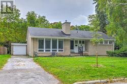 3 GREENGATE ROAD Toronto, ON M3B 1E7