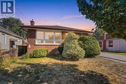 234 NORMANHURST Avenue Hamilton, ON L8H 5N2