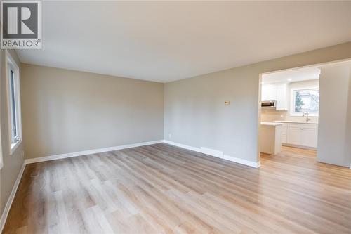 900 EVEREST COURT , Sarnia, Ontario N7T 7T6 3