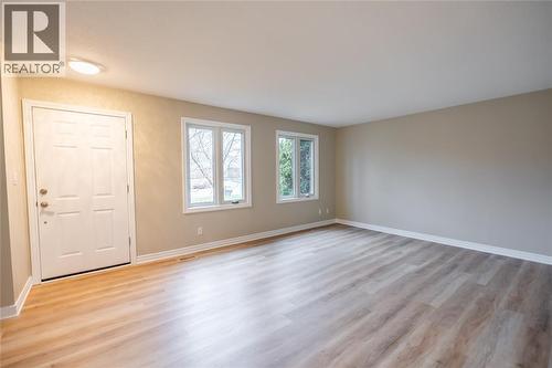 900 EVEREST COURT , Sarnia, Ontario N7T 7T6 4