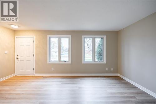 900 EVEREST COURT , Sarnia, Ontario N7T 7T6 5