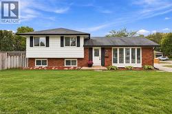 340 DUNCOMBE Drive  Burlington, ON L7L 4M1