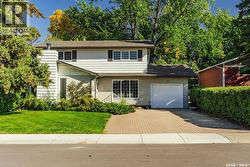 11 Moxon CRESCENT Saskatoon, SK S7H 3B8