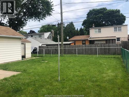 2550 Windermere , Windsor, Ontario N8W 2T4 3