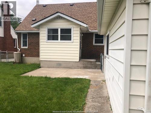 2550 Windermere , Windsor, Ontario N8W 2T4 4