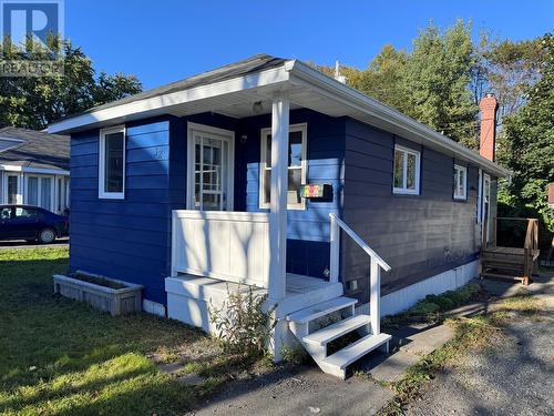 32 Beaumont Avenue  Grand Falls-Windsor, NL A2A 1Z9