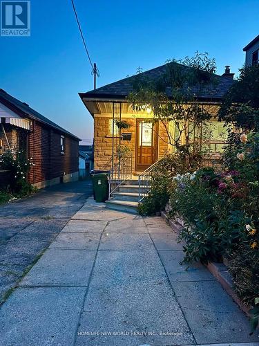 MAIN - 354 KANE AVENUE , Toronto, Ontario M6M 3P4 2