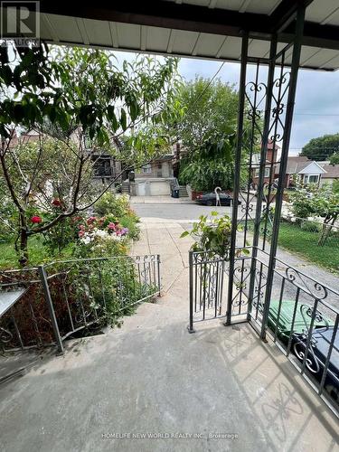 MAIN - 354 KANE AVENUE , Toronto, Ontario M6M 3P4 3
