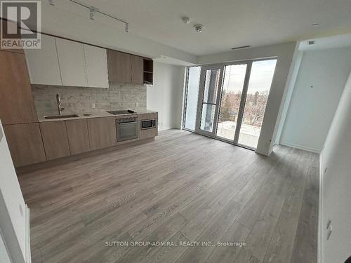 917 - 2020 BATHURST STREET , Toronto, Ontario M5R 0A6 3