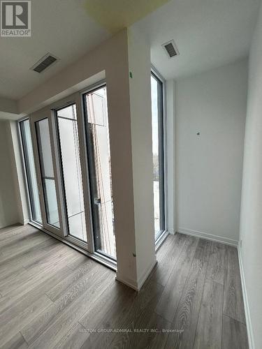 917 - 2020 BATHURST STREET , Toronto, Ontario M5R 0A6 5