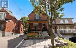 3 CARDELL AVENUE Toronto, ON M9N 1S4
