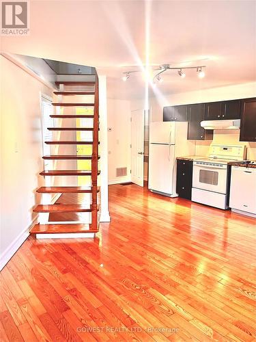 2 - 18 VARSITY ROAD , Toronto, Ontario M6S 4N5 5