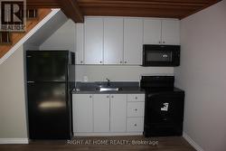 16 DUNNING CRESCENT Toronto, ON M8W 4S8