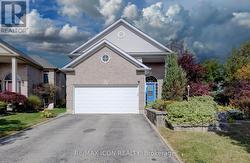 17 KINGSLEY ROAD  Halton Hills, ON L7J 2Z5