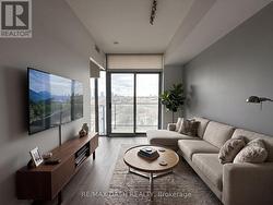 909 - 105 THE QUEENSWAY AVENUE Toronto, ON M6S 5B5