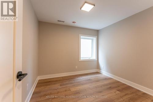 2 - 352 JONES AVENUE , Toronto, Ontario M4J 3G3 4