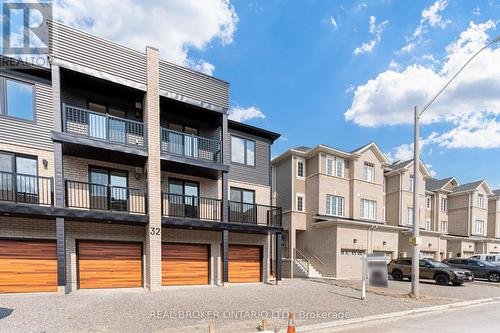 6 - 32 WAGON LANE N , Barrie, Ontario L9J 0T7 4