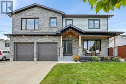 1233 WHITMORE AVENUE  Ottawa, ON K2C 2N6