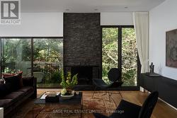 20 CONNABLE DRIVE  Toronto, ON M5R 1Z8