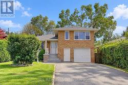 19 SWEENEY DRIVE Toronto, ON M4A 1T1