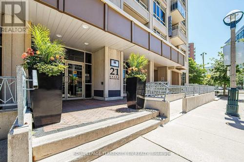 809 - 21 GRAND MAGAZINE STREET , Toronto, Ontario M5V 1B5 2
