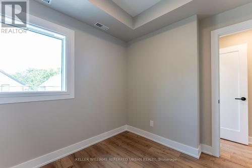 3 - 352 JONES AVENUE , Toronto, Ontario M4J 3G3 4