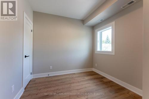 3 - 352 JONES AVENUE , Toronto, Ontario M4J 3G3 5