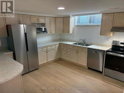 23 SELLMAR ROAD , Toronto, Ontario M9P 3E4 3