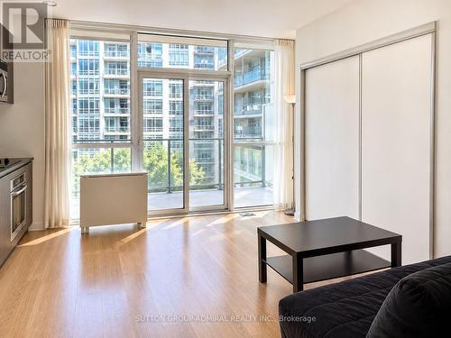 517 - 478 KING STREET W , Toronto, Ontario M5V 0A8 4