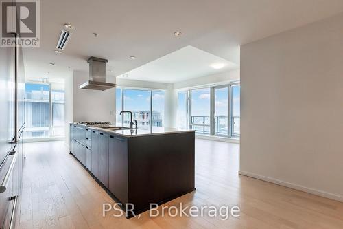 3505 - 180 UNIVERSITY AVENUE , Toronto, Ontario M5H 0A2 3