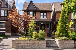 72 WESTMOUNT AVENUE Toronto, ON M6H 3K1