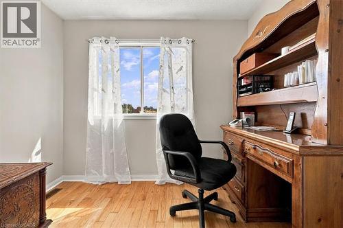 Hardwood flooring with natural finish - 5180 Oakley Drive, Burlington, ON 