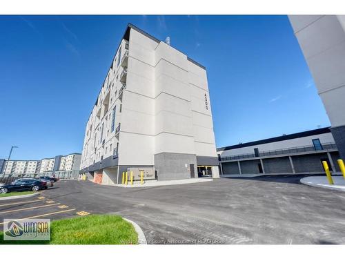 281-4300 LAURIER Parkway , LaSalle, ON N9H 0P8 3