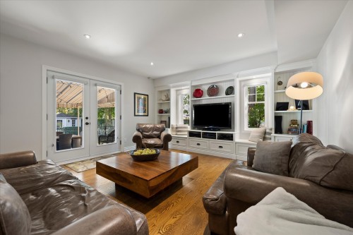 Salle familiale - 1 Av. Stewart, Pointe-Claire, QC 