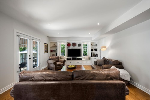 Salle familiale - 1 Av. Stewart, Pointe-Claire, QC 